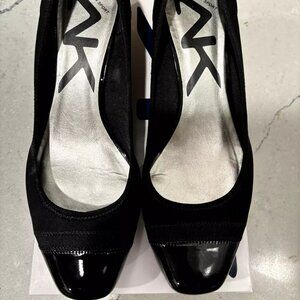 New Anne Klein Sport Black Ladies Wedge 9.5M Shoes - Strap Across Toes